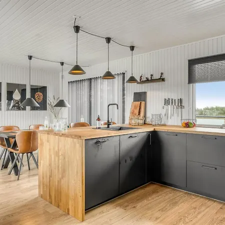 Sarika - 500m From The Sea By Interhome