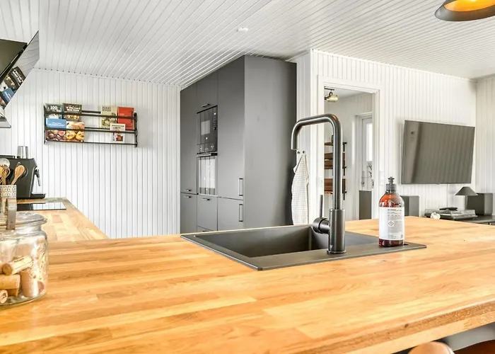 Sarika - 500m From The Sea By Interhome